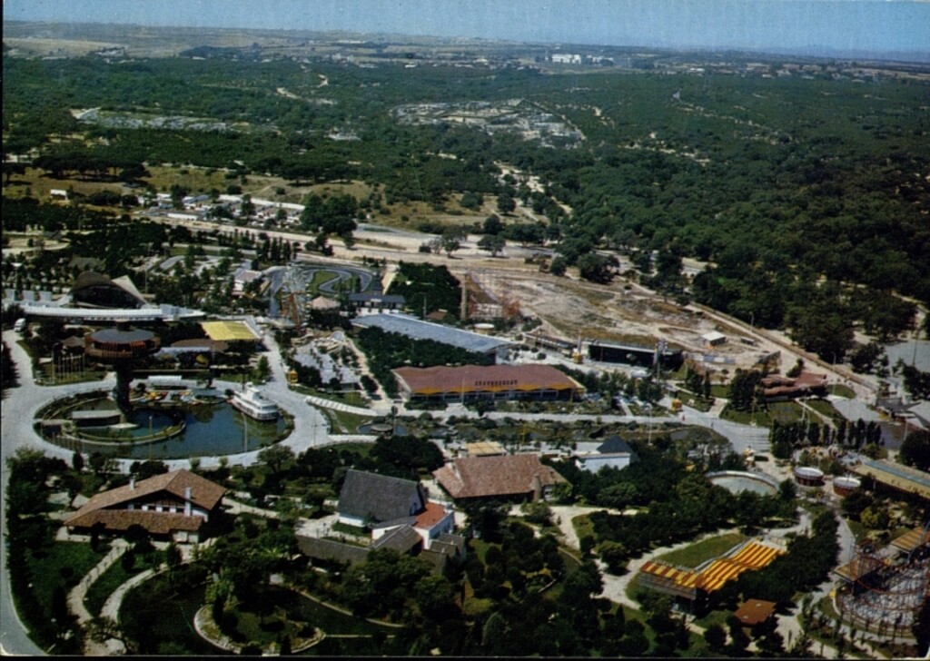 Miniatura de Parque de atracciones. Vista aérea