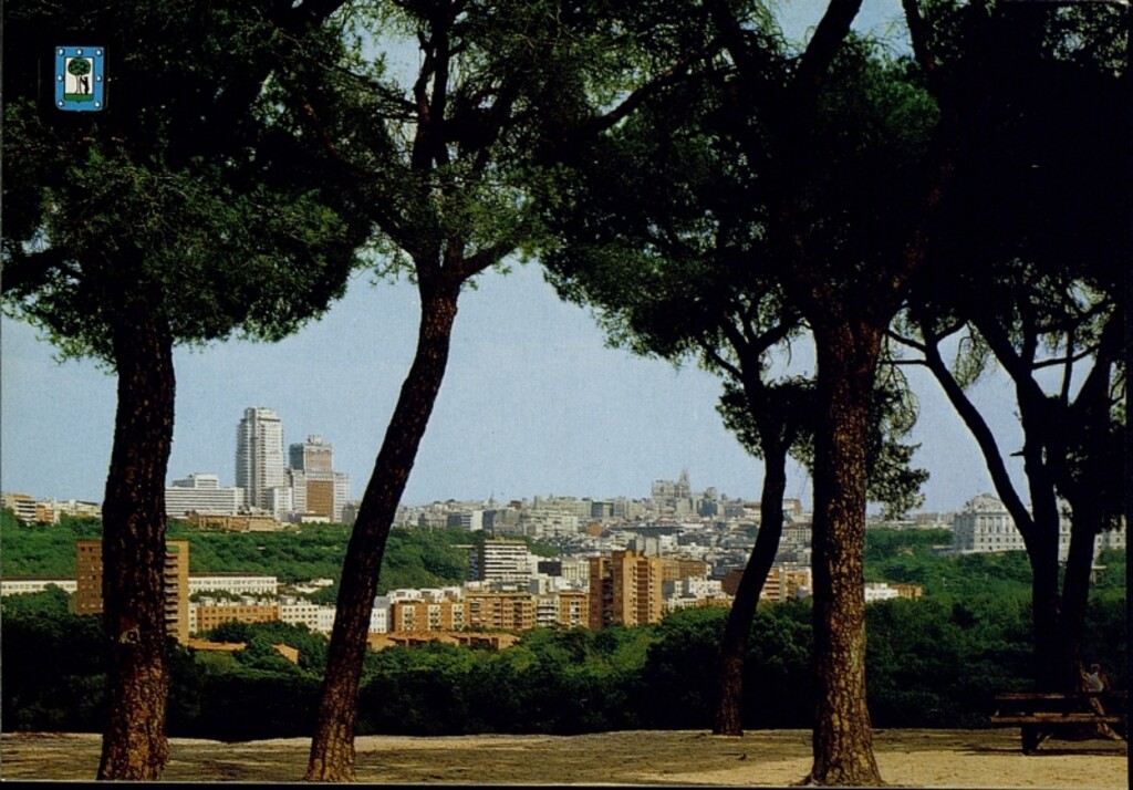 Miniatura de Casa de Campo y vista parcial