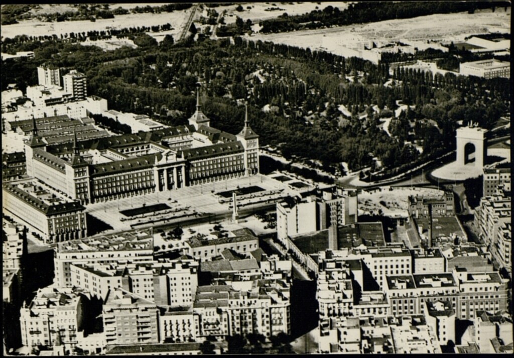 Miniatura de Ministerio del Aire y Arco de la Victoria. Vista aérea