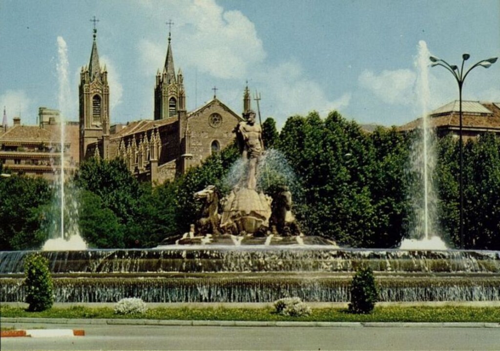 Miniatura de Fuente de Neptuno. Al fondo Jerónimos