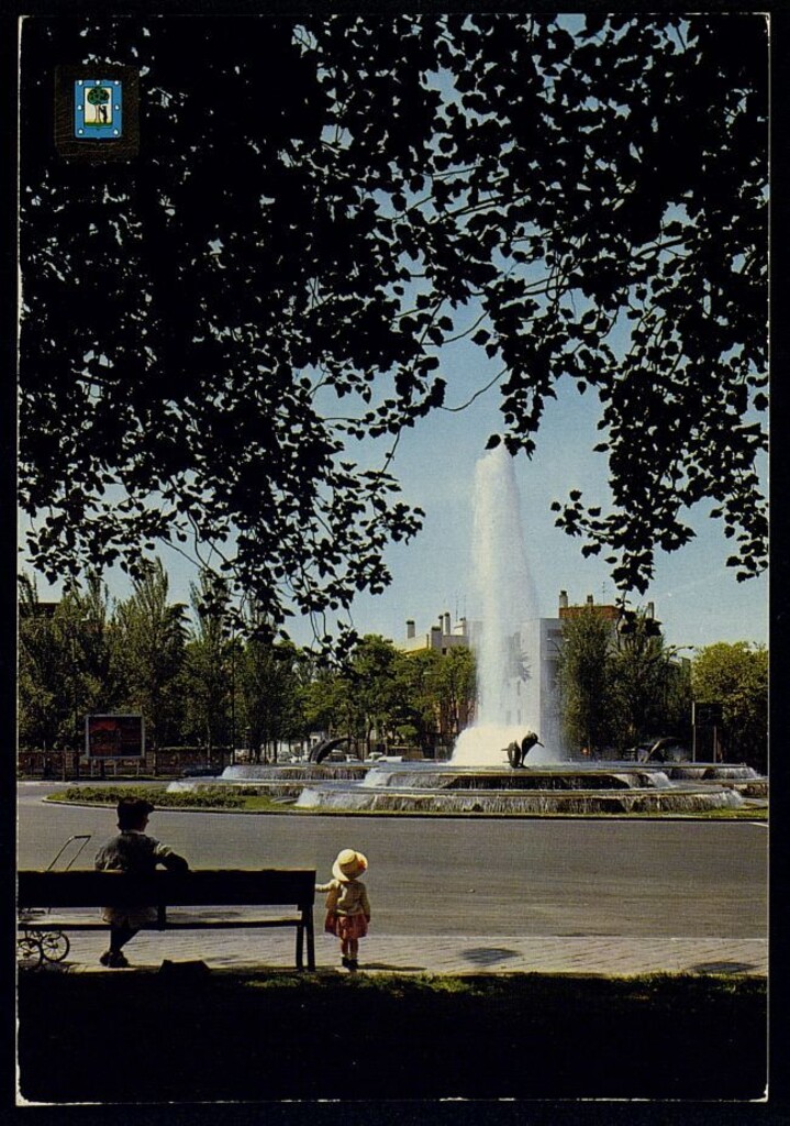 Miniatura de Plaza República Argentina. Fuente de los Delfines.
