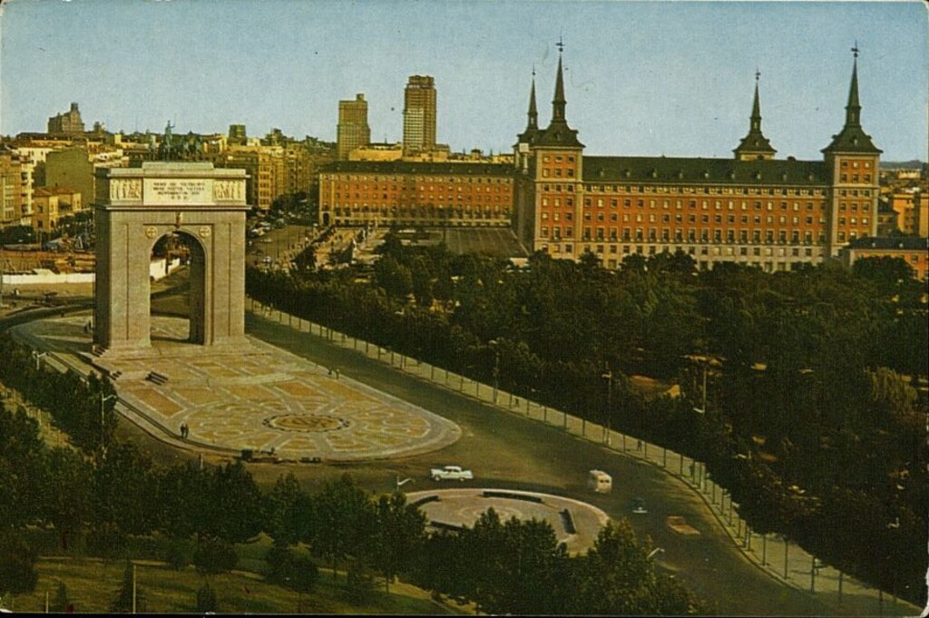 Miniatura de Arco del Triunfo y Ministerio del Aire