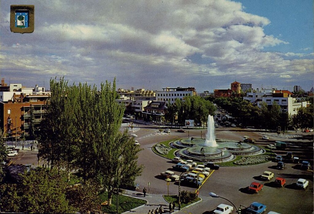 Miniatura de Plaza República Argentina. Fuente de los Delfines