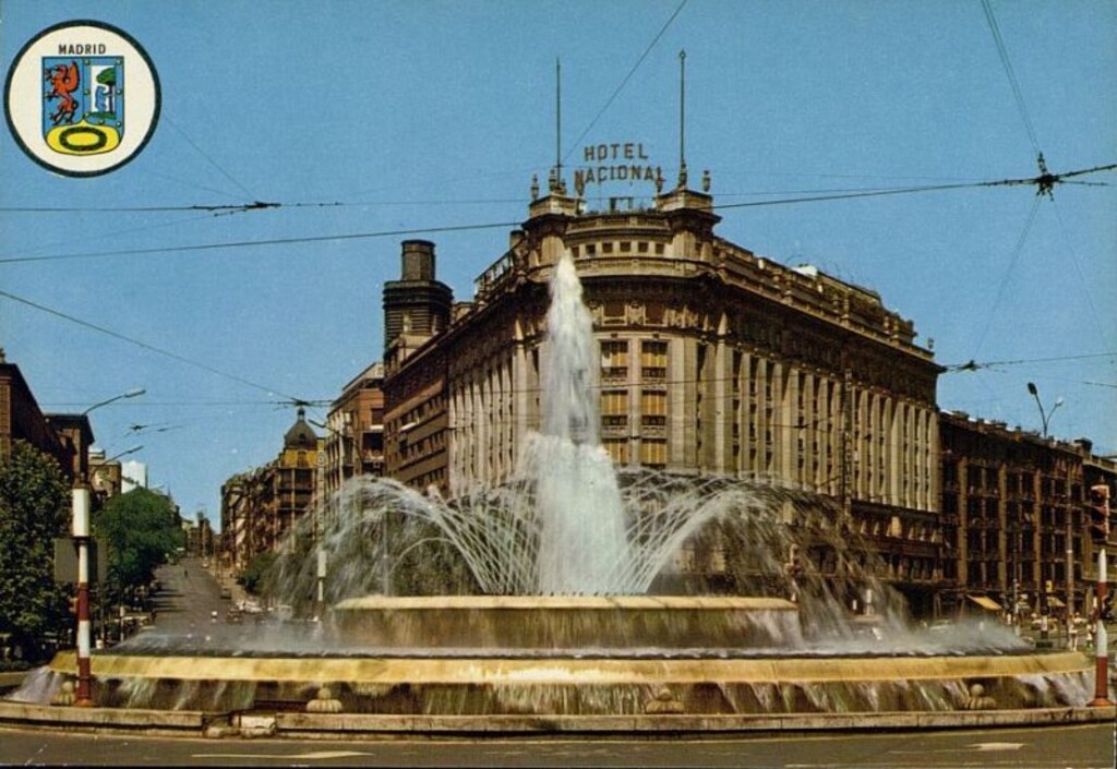 Miniatura de Fuente de la Plaza del Emperador Carlos V