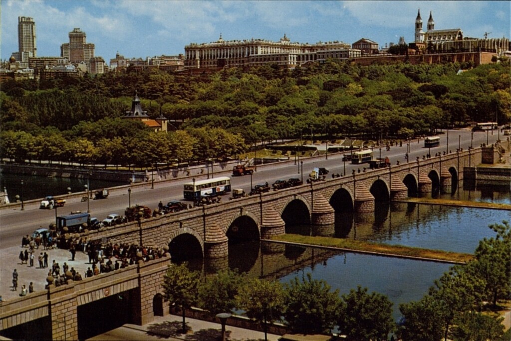 Miniatura de Puente de Segovia sobre el río Manzanares