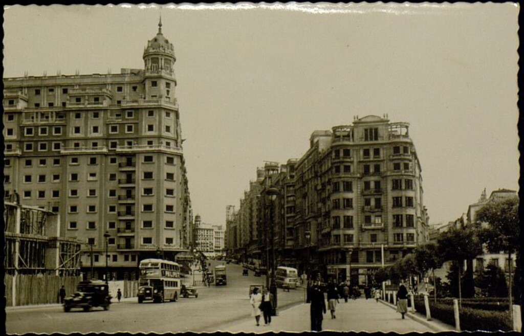Miniatura de Avenida de José Antonio y Hotel Astoria