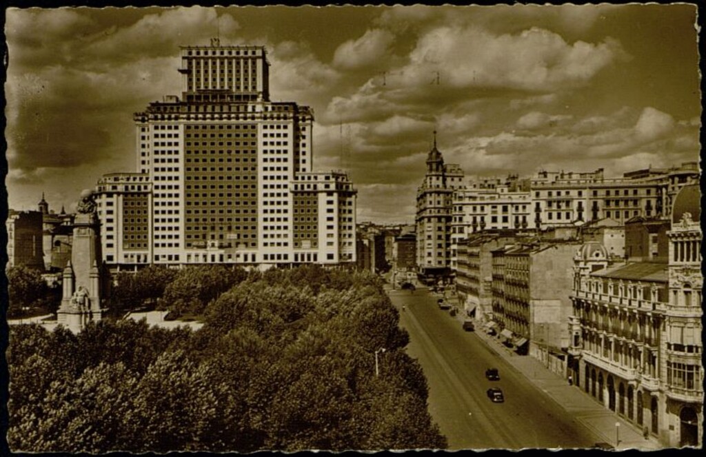 Miniatura de Plaza de España y edificio España