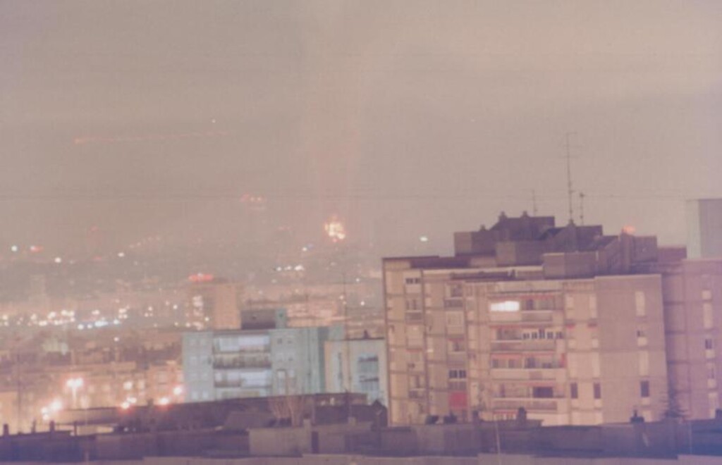 Miniatura de Incendio de la Torre Windsor visto desde Aluche