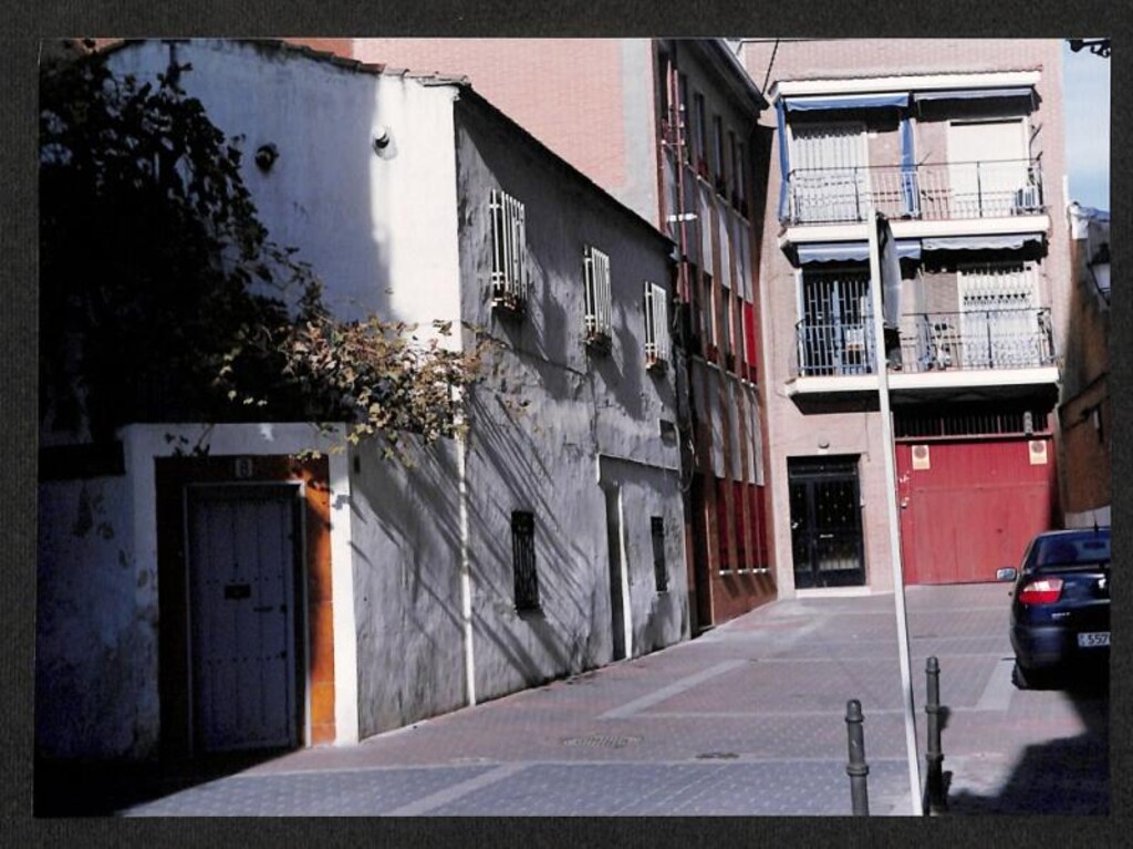 Miniatura de Entrada a la antigua casa de los trabajadores del Cine Madrid