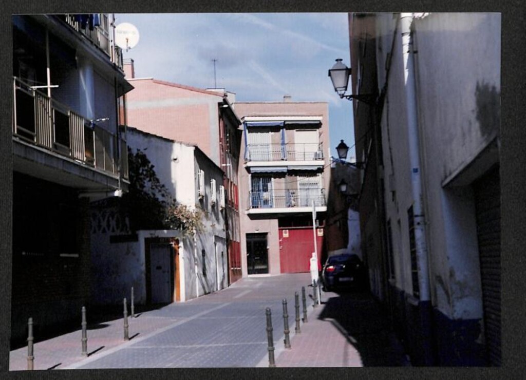 Miniatura de Entrada a la antigua casa de los trabajadores del Cine Madrid