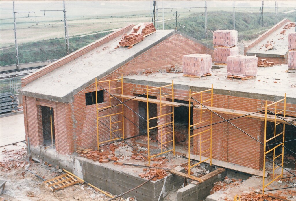 Miniatura de Una casa en construcción en la urbanización Rosa Luxemburgo