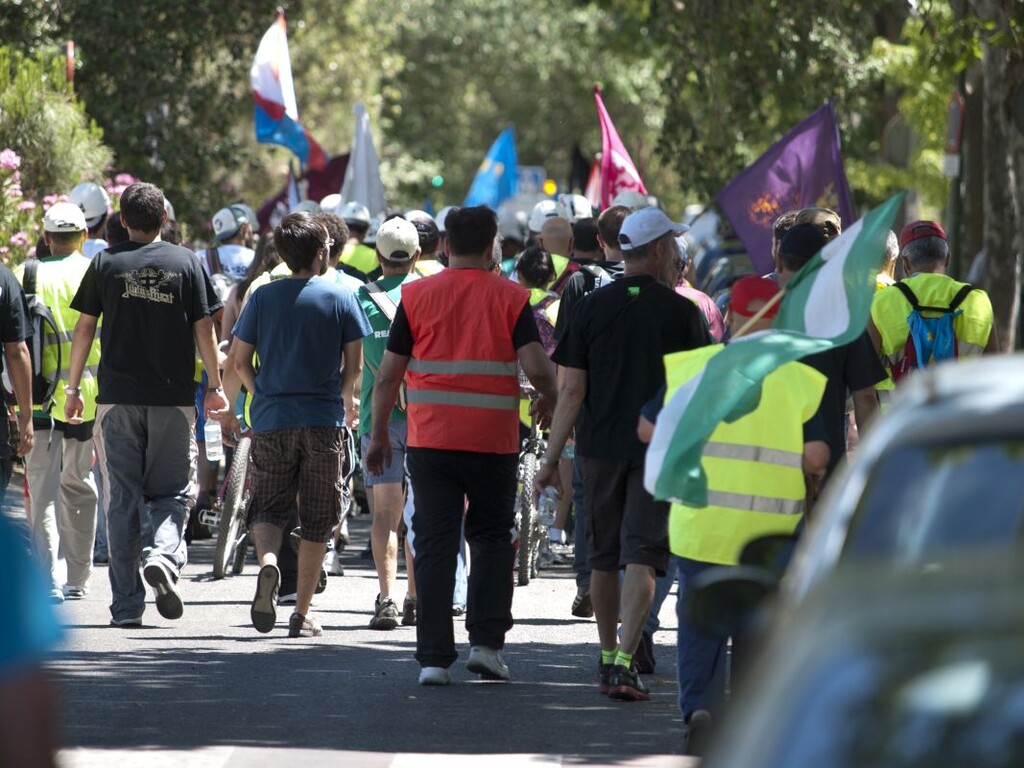 Miniatura de Mineros de la Marcha Negra caminando