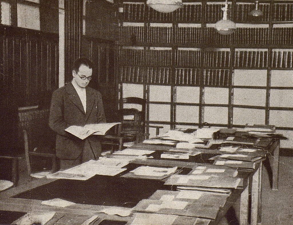 Miniatura de Manuel Rosón y la colección de Prensa de Guerra de la Hemeroteca Municipal