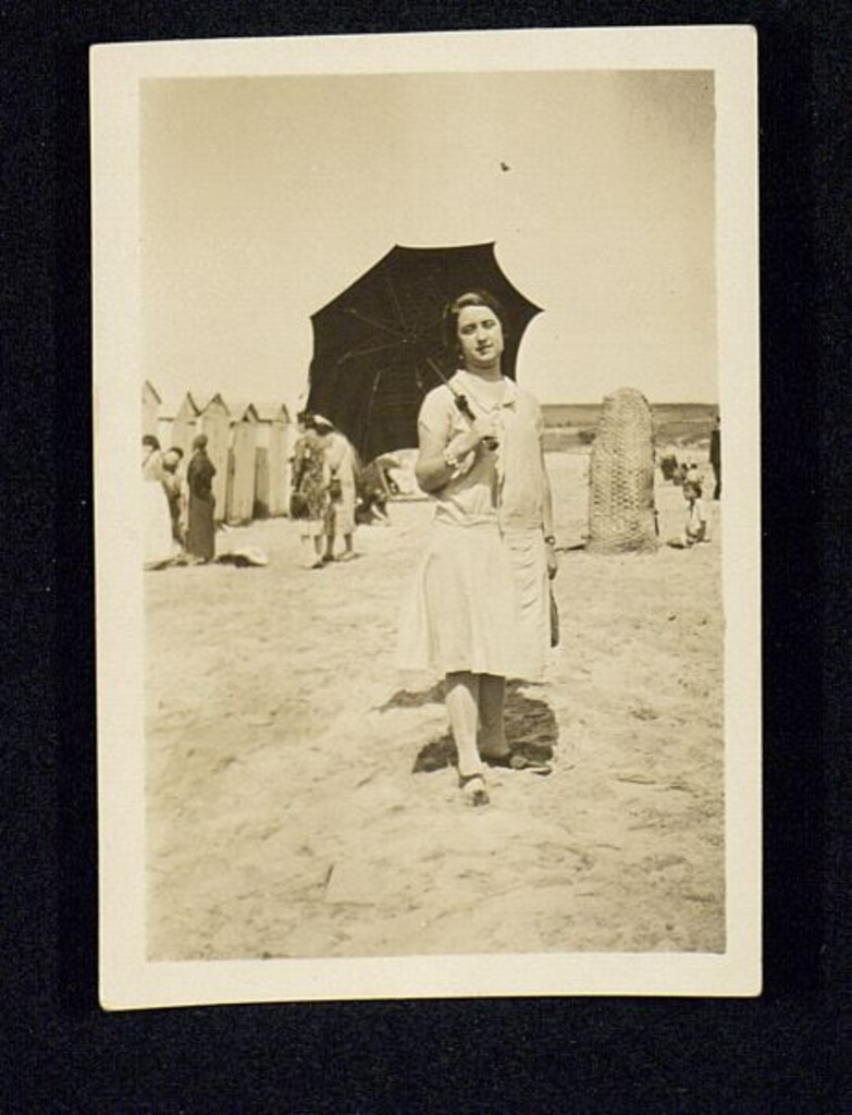 Miniatura de La tia de Mari Carmen en la playa de San Sebastian