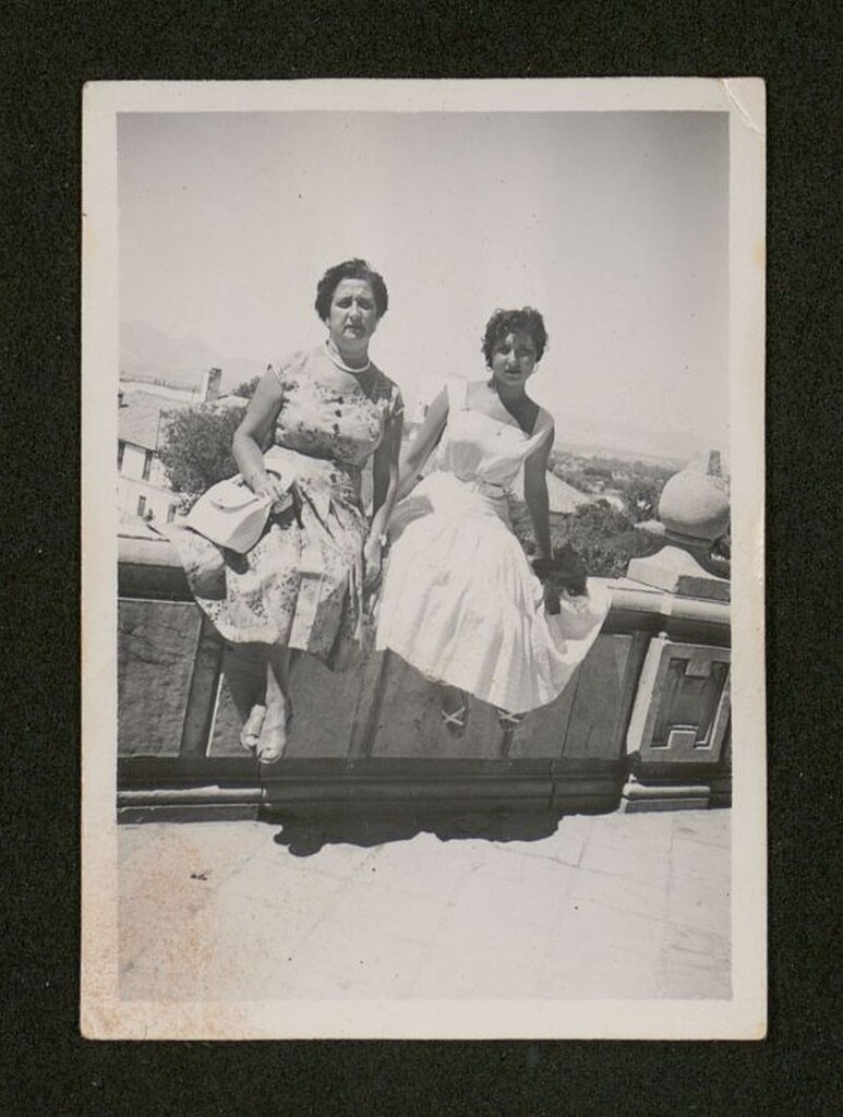 Miniatura de Carmen Barceló con su tia