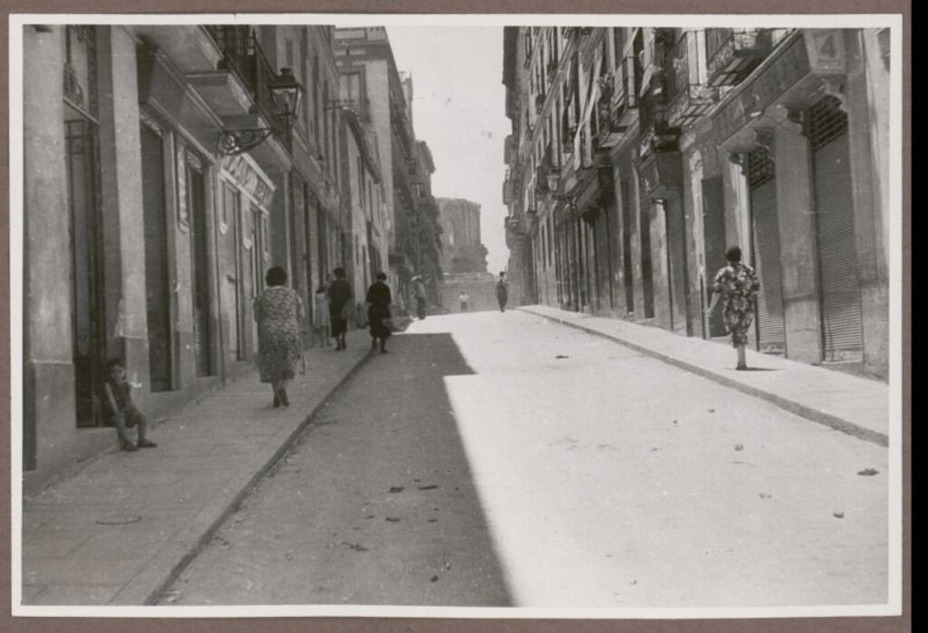 Miniatura de Calle del Sombrerete asfaltada