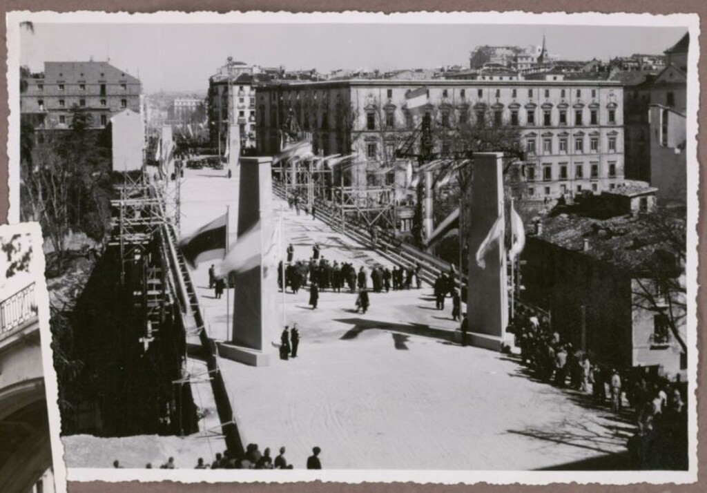 Miniatura de Iniciación del paso y tránsito por el Nuevo Viaducto sobre la calle de Segovia