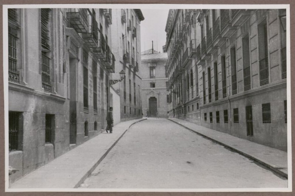 Miniatura de Calle de la Flora asfaltada