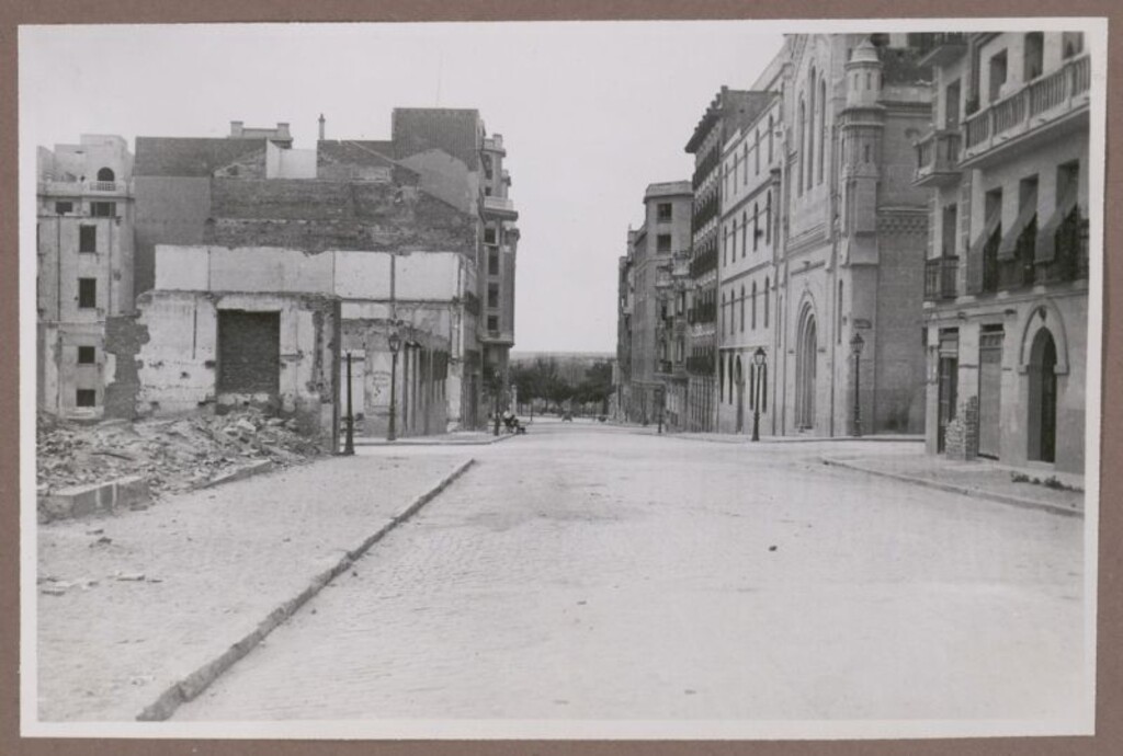 Miniatura de Calle del Buen Suceso asfaltada