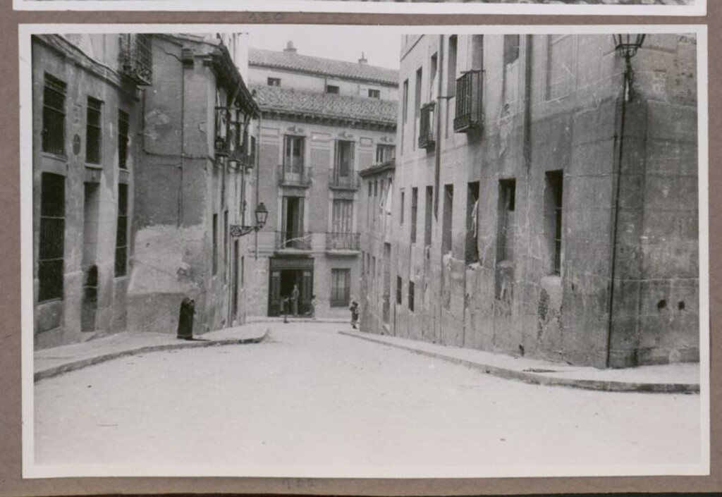Miniatura de Calle de la Escuadra asfaltada