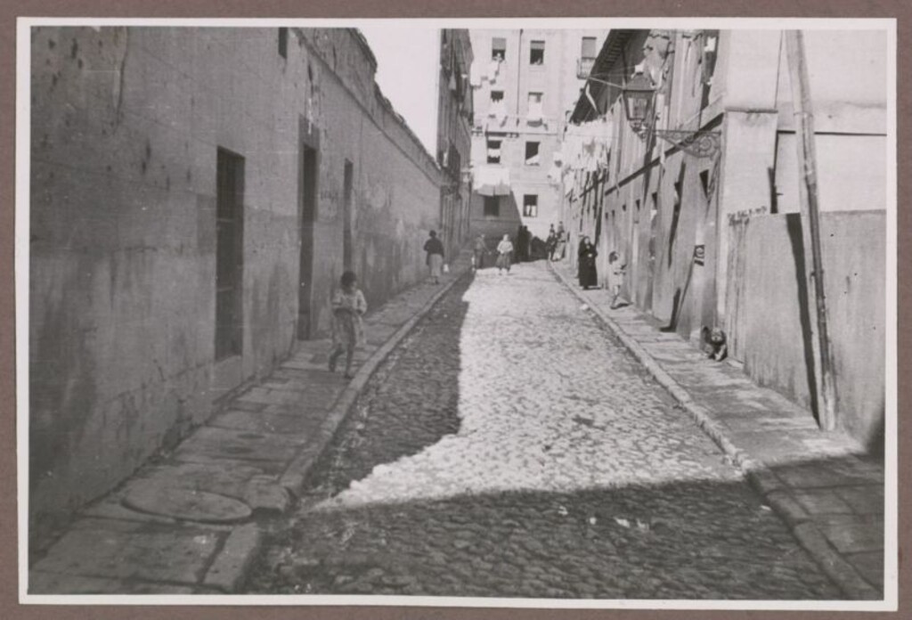Miniatura de Calle del Espino empedrada