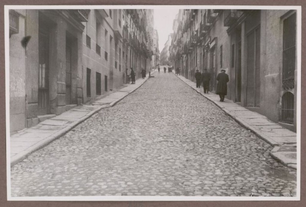 Miniatura de Calle de Zurita empedrada