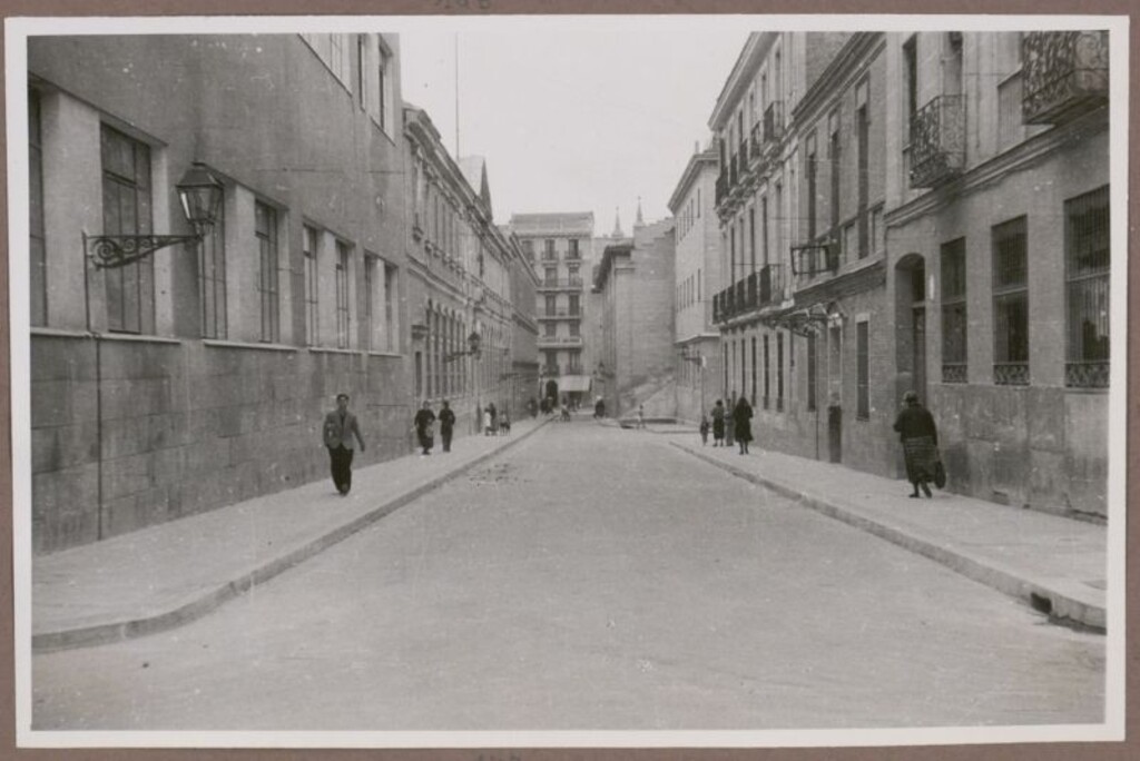 Miniatura de Calle de Daoíz asfaltada