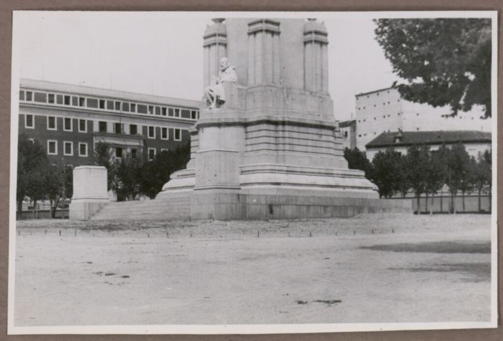 Miniatura de Plaza del España asfaltada