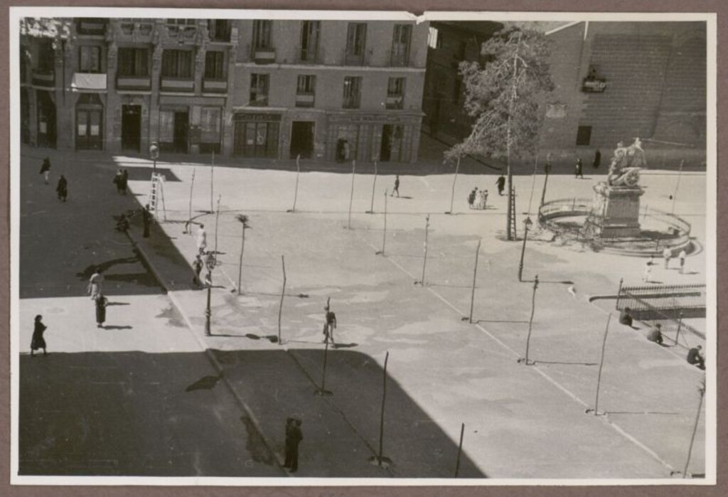 Miniatura de Plaza del Dos de Mayo asfaltada