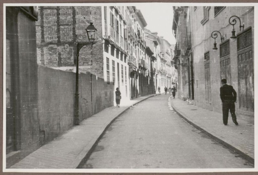 Miniatura de Calle de las Dos Hermanas asfaltada