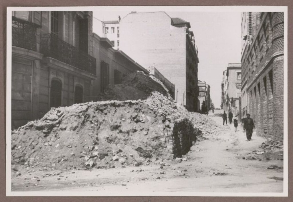 Miniatura de Calle de Mendizábal con tapia