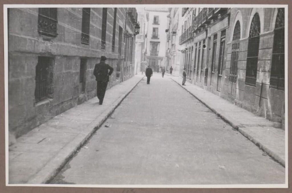 Miniatura de Calle de la Espada asfaltada