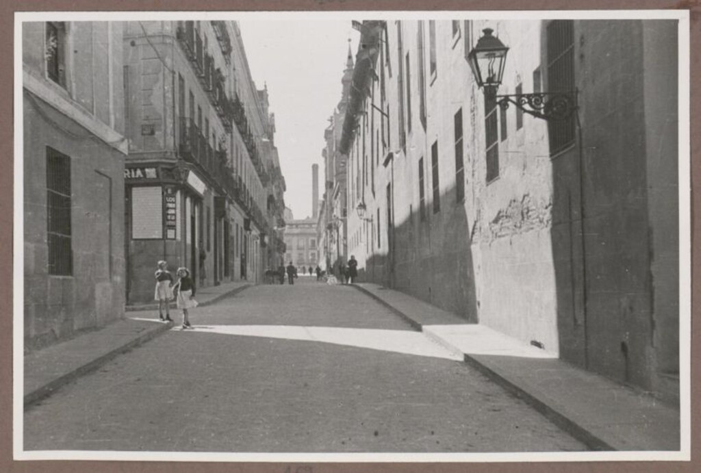 Miniatura de Calle de Quiñones asfaltada