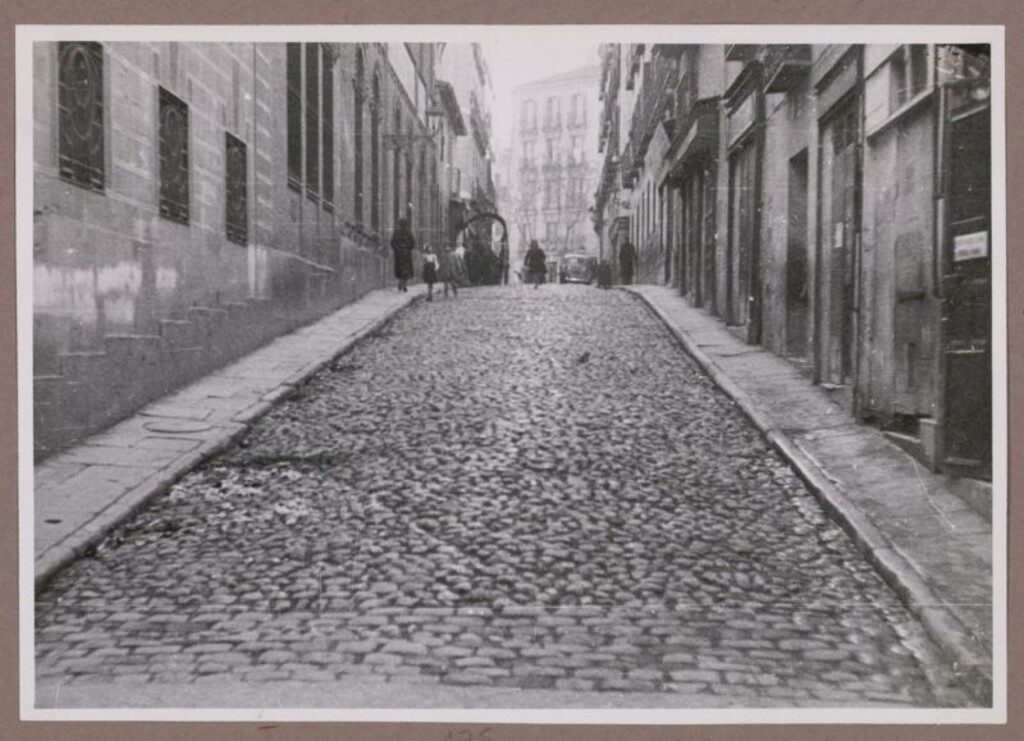 Miniatura de Calle de San Andrés empedrada