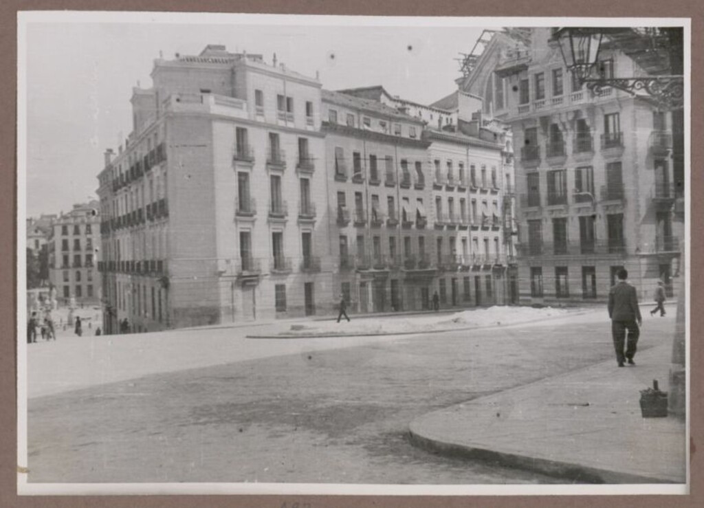 Miniatura de Plaza de Ramales asfaltada