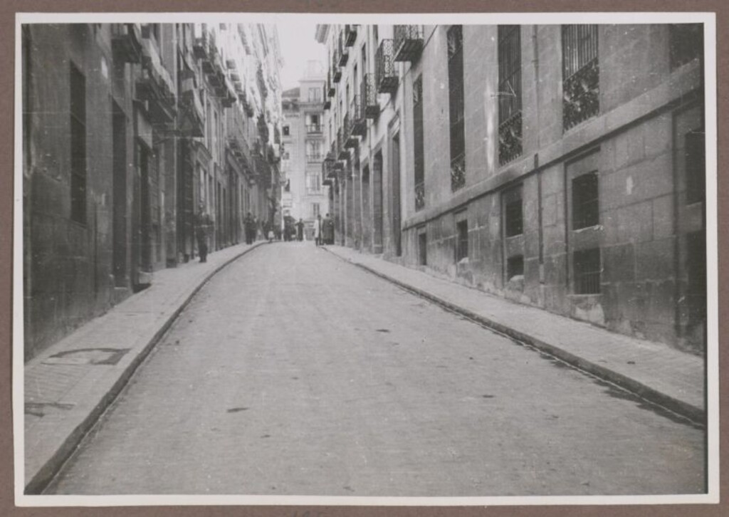 Miniatura de Calle de Relatores asfaltada