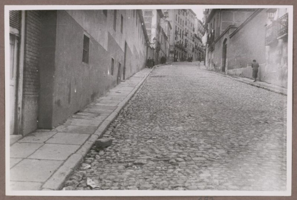 Miniatura de Calle del Peñón empedrada
