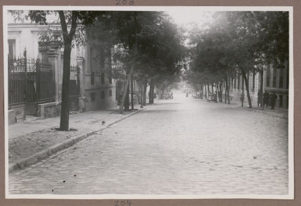 Miniatura de Calle de Alcalá Galiano empedrada