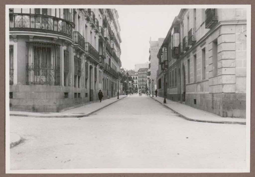 Miniatura de Calle de Evaristo San Miguel asfaltada