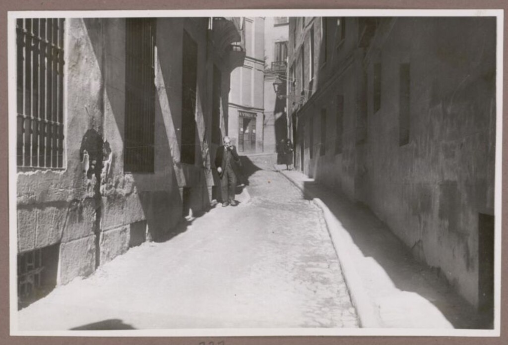 Miniatura de Calle del Cordón empedrada