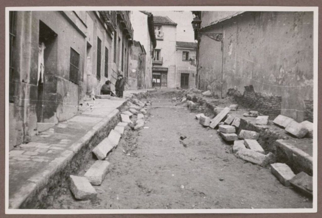 Miniatura de Calle de Mira el Río Baja en obras
