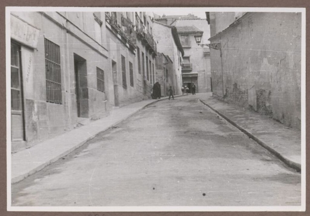 Miniatura de Calle de Mira el Río Baja asfaltada