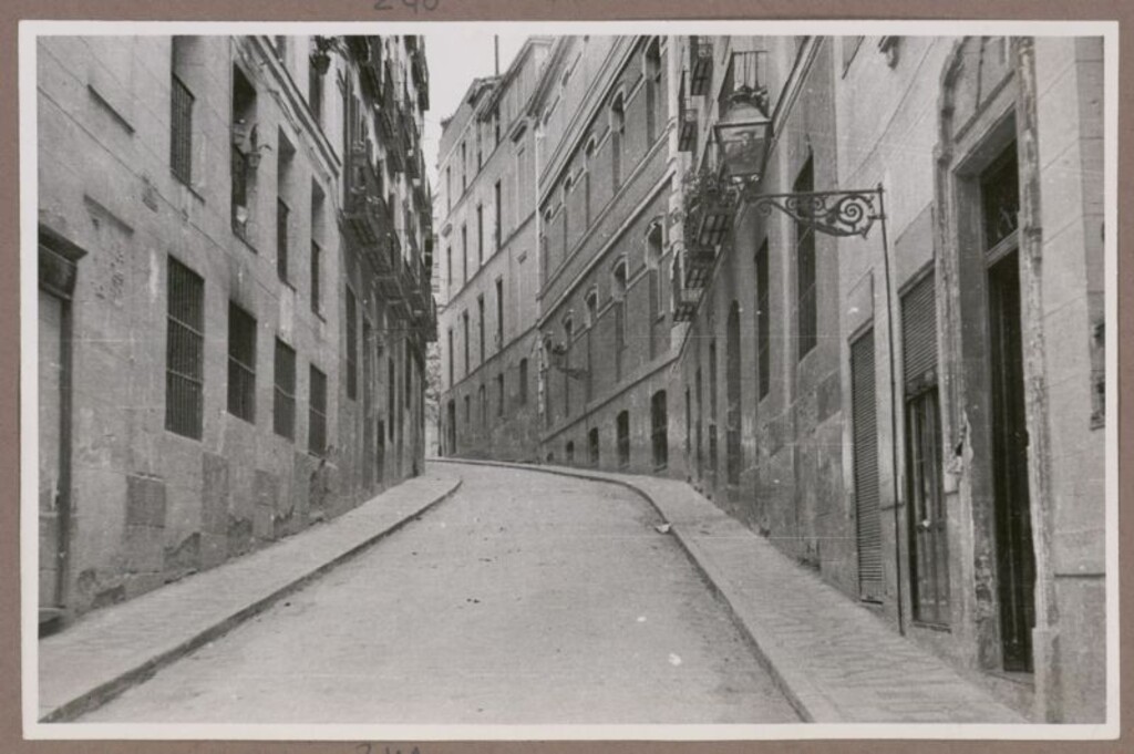 Miniatura de Calle de Alfonso VI asfaltada