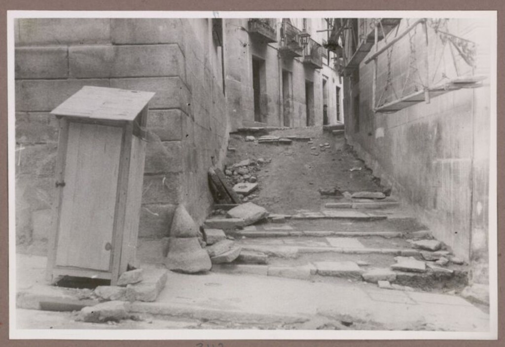 Miniatura de Calle del Toro en obras
