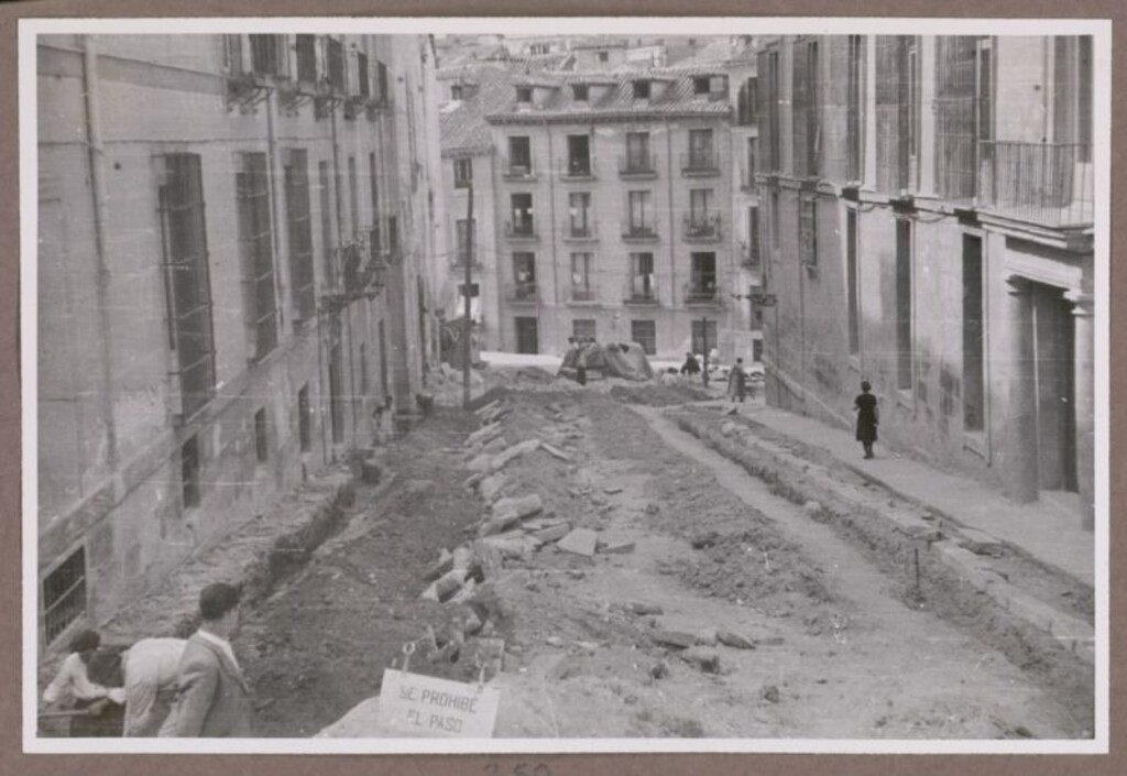 Miniatura de Pretil de los Consejos en obras