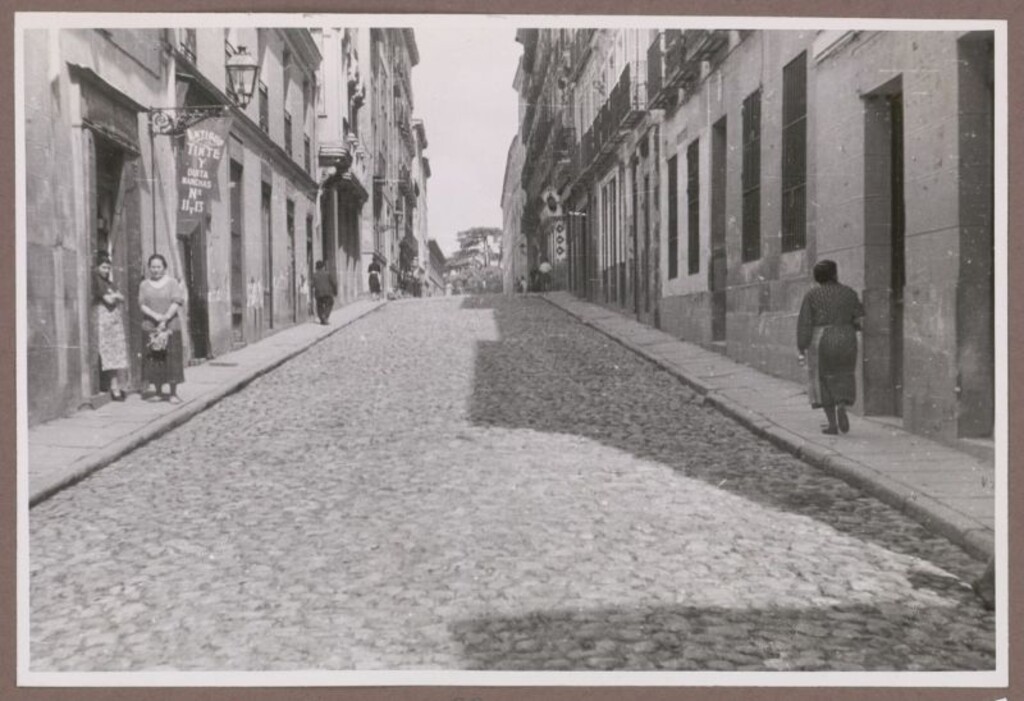 Miniatura de Travesía del Conde Duque con adoquines