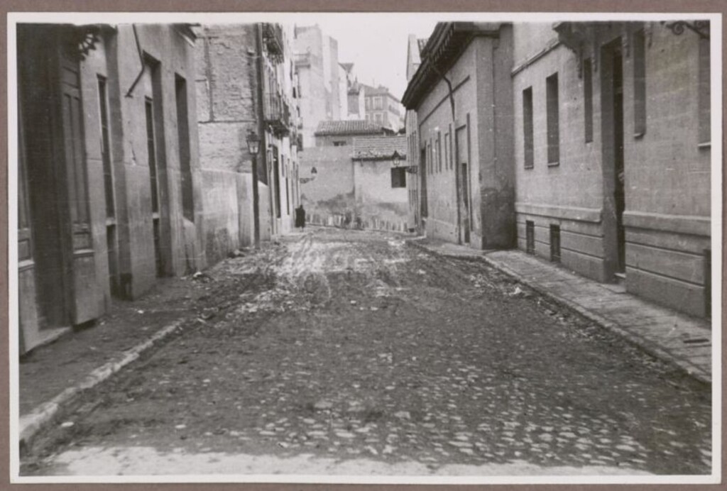 Miniatura de Calle de Emilio Mesejo asfaltada