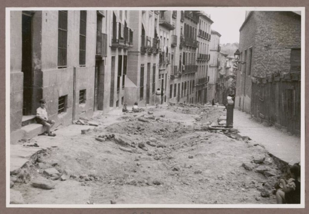 Miniatura de Calle del Gobernador asfaltada
