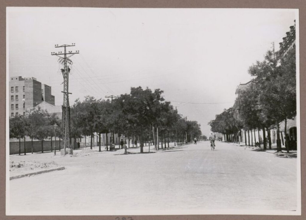 Miniatura de Calle de Raimundo Fernández y Villaverde asfaltada