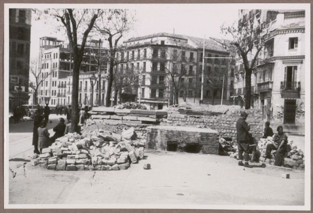 Miniatura de Calle de Alberto Aguilera con barricada